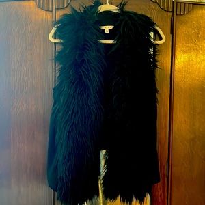 CAbi infinite Faux-fur pocketed vest